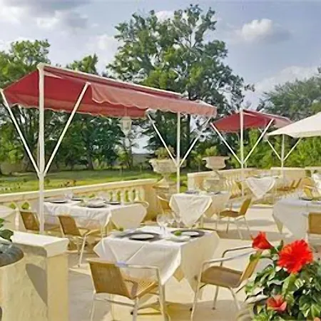 Отель Le Manoir Jean