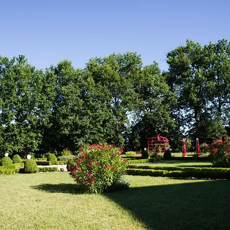 Отель Le Manoir Jean 3*