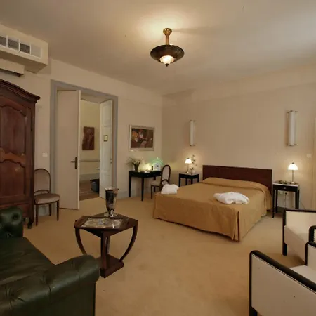 Le Manoir Jean Отель Saint-Paul-d'Espis
