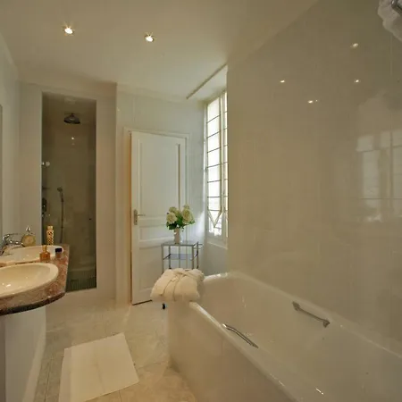 Le Manoir Jean Отель Saint-Paul-d'Espis