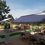 Le Manoir Jean Hotel