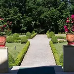 Le Manoir Jean Hotel 3*