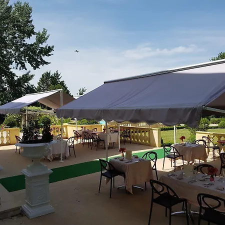 Le Manoir Jean Hotel