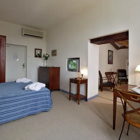 Le Manoir Jean Hotel