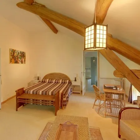 Hotel Le Manoir Jean Saint-Paul-dʼEspis